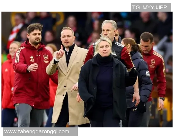 足球明星在家庭生活中是否也会感受到妻子的威严与压力探讨 足球明星在家庭生活中是否也会感受到妻子的威严与压力探讨