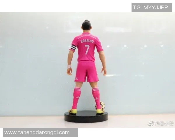 足球明星大头手办图片欣赏让我们一起领略球场巨星的魅力与风采