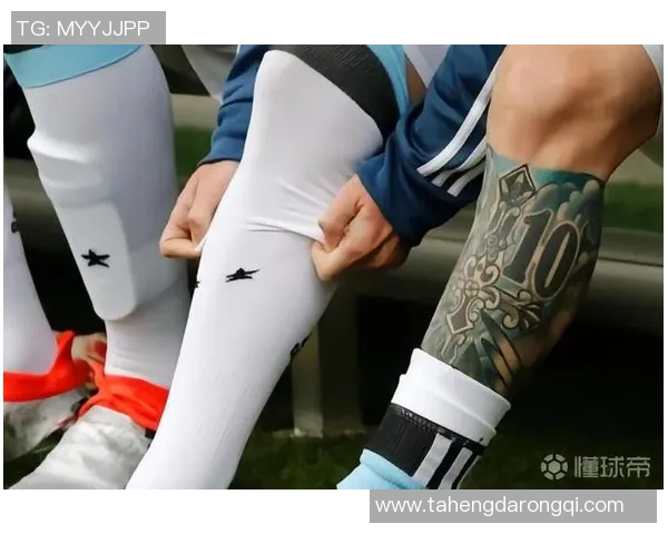 足球明星小腿上的纹身故事揭示了他们的个性与信仰背后的深意