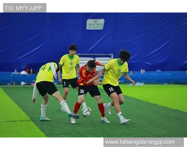 足球明星替补赛前热身展现实力与团队默契的精彩瞬间 足球明星替补赛前热身展现实力与团队默契的精彩瞬间