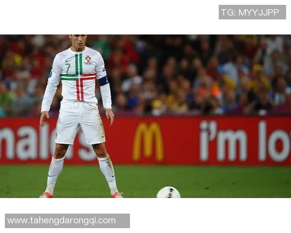 足球明星潮图壁纸尽显球场风采与时尚魅力的完美结合 足球明星潮图壁纸尽显球场风采与时尚魅力的完美结合