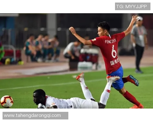 足球明星激烈斗殴视频曝光引发热议球迷纷纷评论争议不断