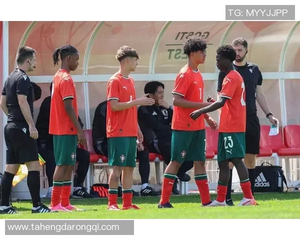 足球明星球员同台竞技展现风采引发全球球迷热议与期待