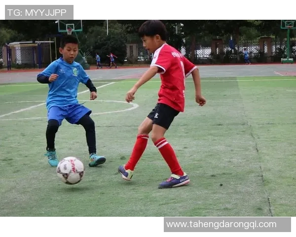 足球明星的小女儿如何在绿茵场上绽放光芒成为小小球迷的偶像