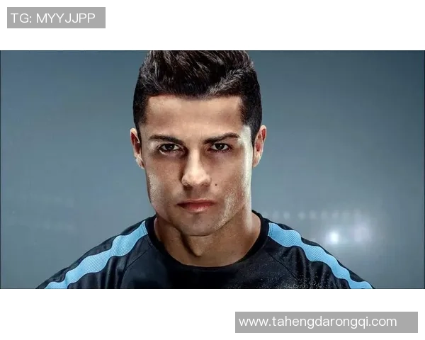 足球明星的时尚发型与白色衣服完美搭配引领潮流风向标 足球明星的时尚发型与白色衣服完美搭配引领潮流风向标