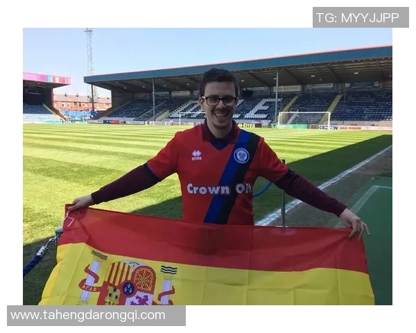 足球明星的绝技揭秘：那些令人瞩目的神奇瞬间与背后的训练故事