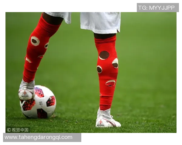 足球明星穿着的足球袜时尚风格与设计解析图集 足球明星穿着的足球袜时尚风格与设计解析图集